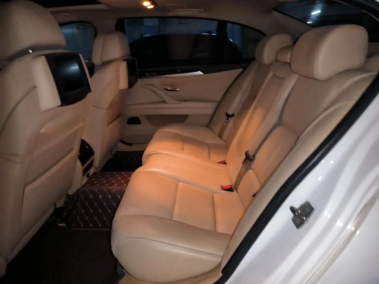 BMW 5 Series 2012 530Li Luxury Model — миниатюра 17