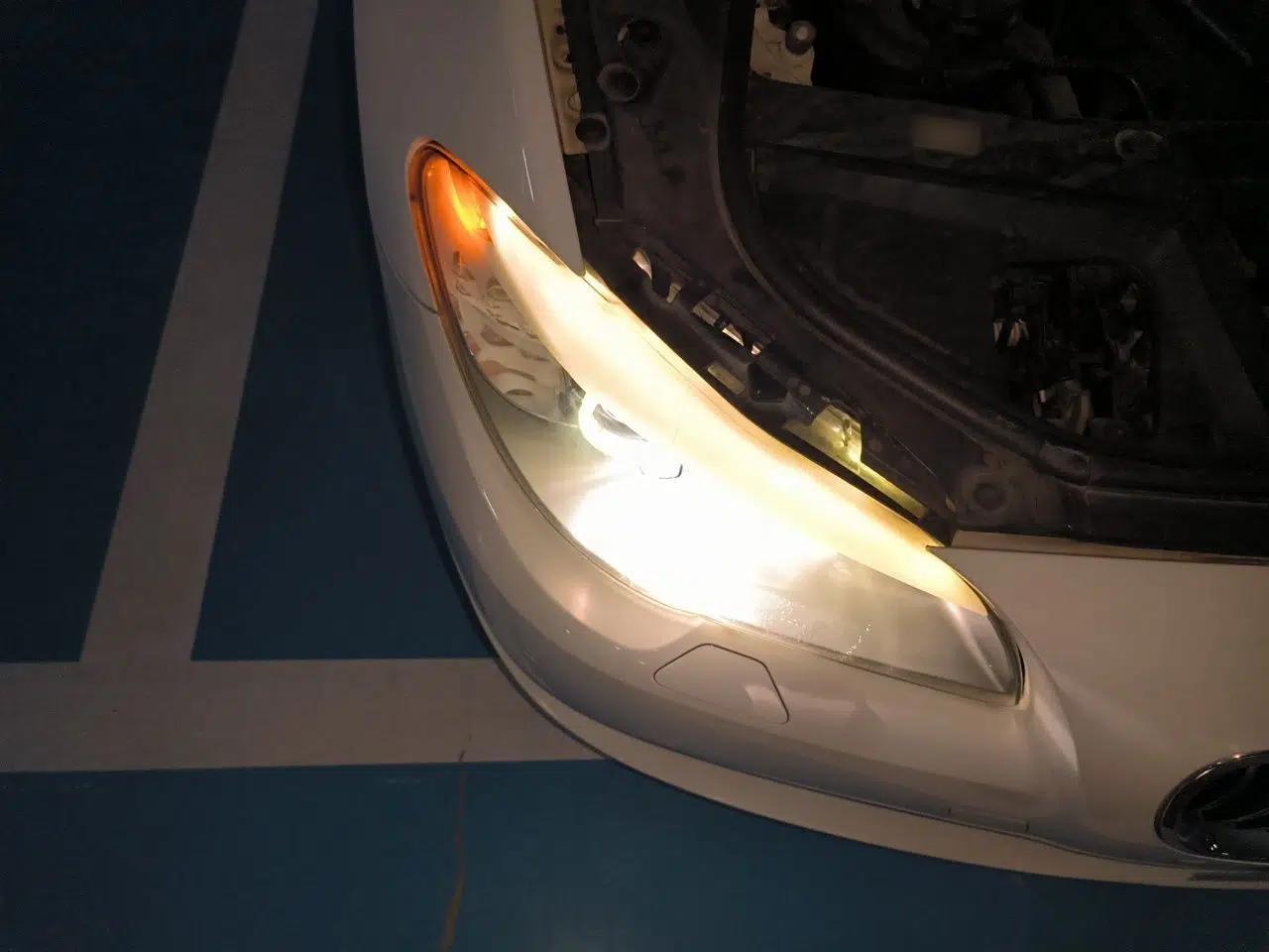 BMW 5 Series 2012 530Li Luxury Model — миниатюра 7