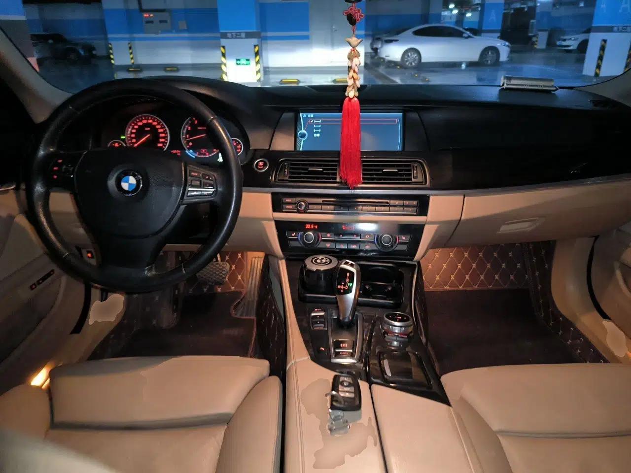 BMW 5 Series 2012 530Li Luxury Model — миниатюра 9