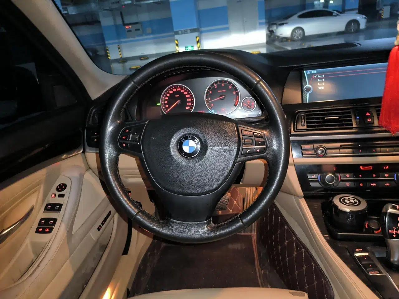 BMW 5 Series 2012 530Li Luxury Model — миниатюра 10