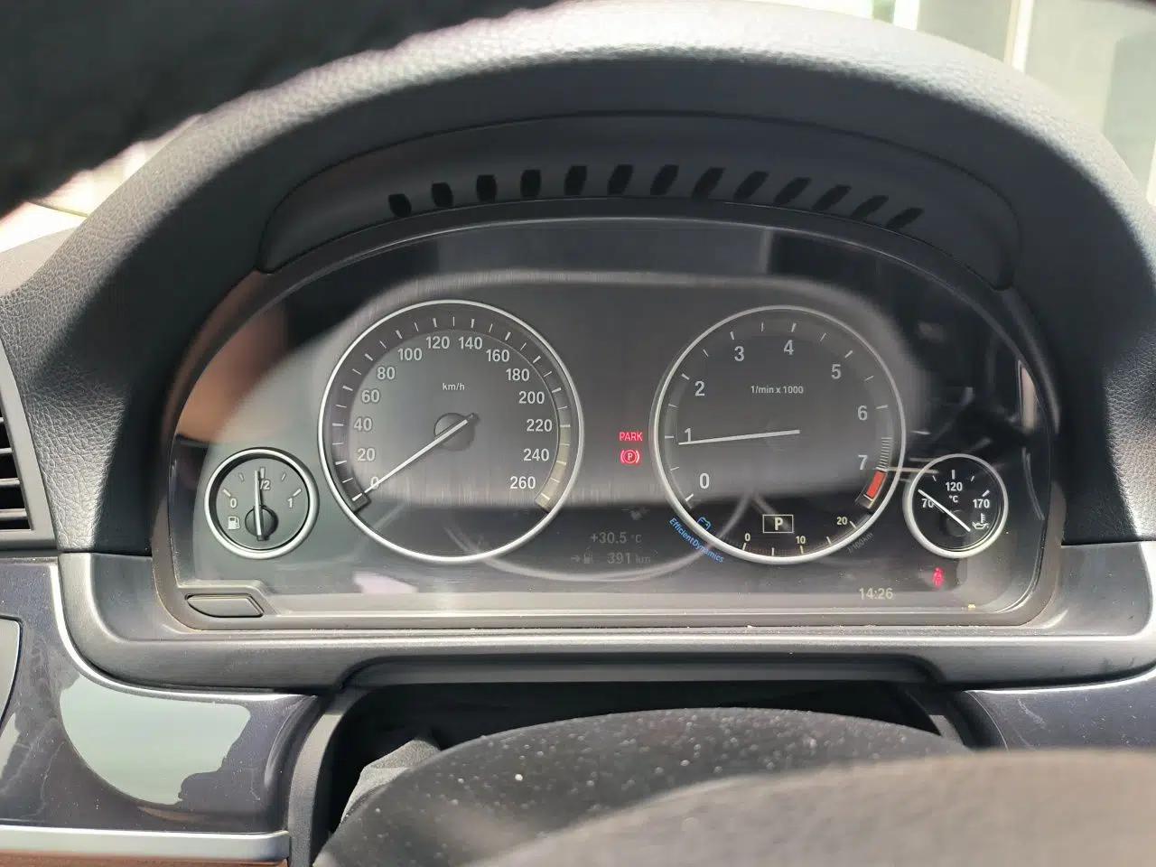 BMW 5 Series 2014 520Li Elegant Model — миниатюра 11