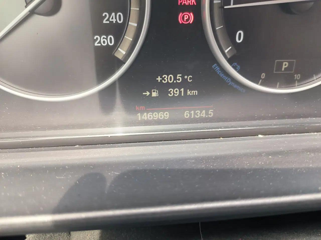 BMW 5 Series 2014 520Li Elegant Model — миниатюра 12