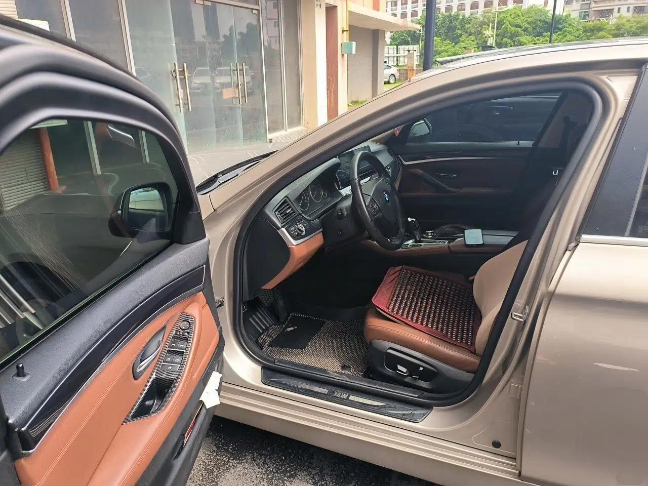 BMW 5 Series 2014 520Li Elegant Model — миниатюра 16