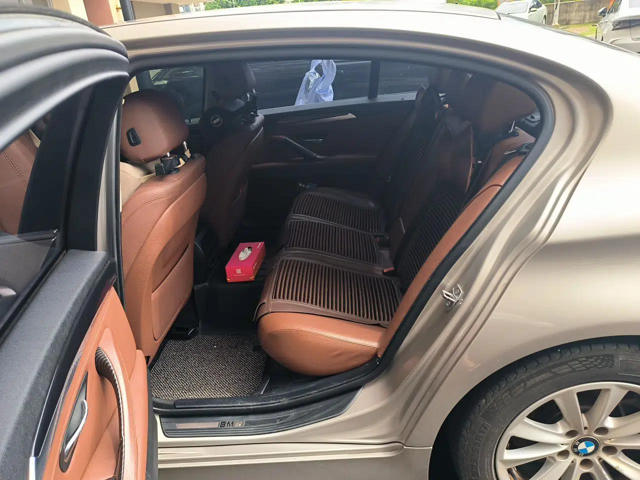 BMW 5 Series 2014 520Li Elegant Model — миниатюра 17