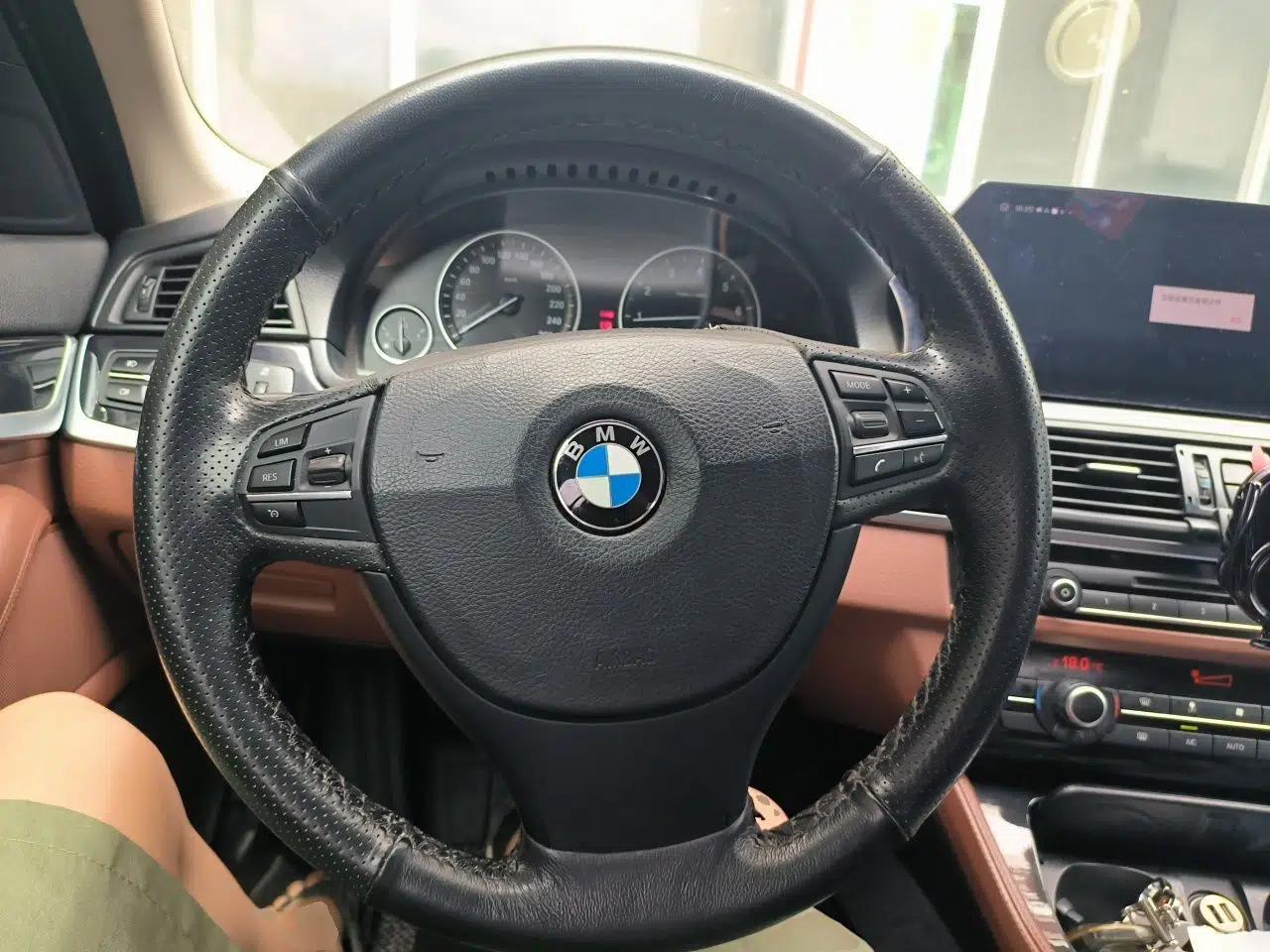 BMW 5 Series 2014 520Li Elegant Model — миниатюра 10