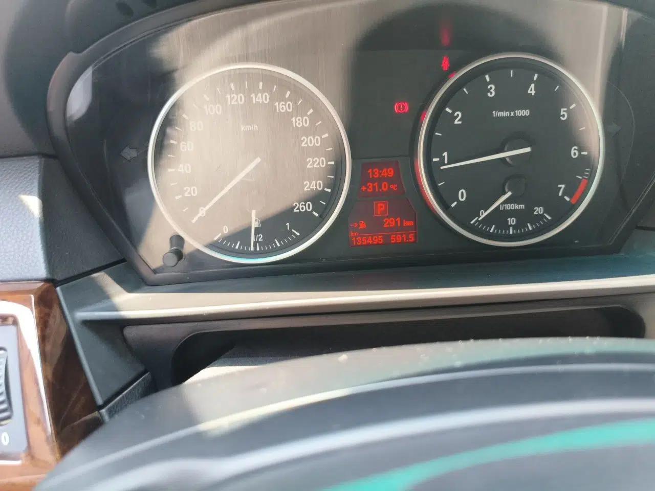BMW 5 Series 2010 520Li Luxury Model — миниатюра 12