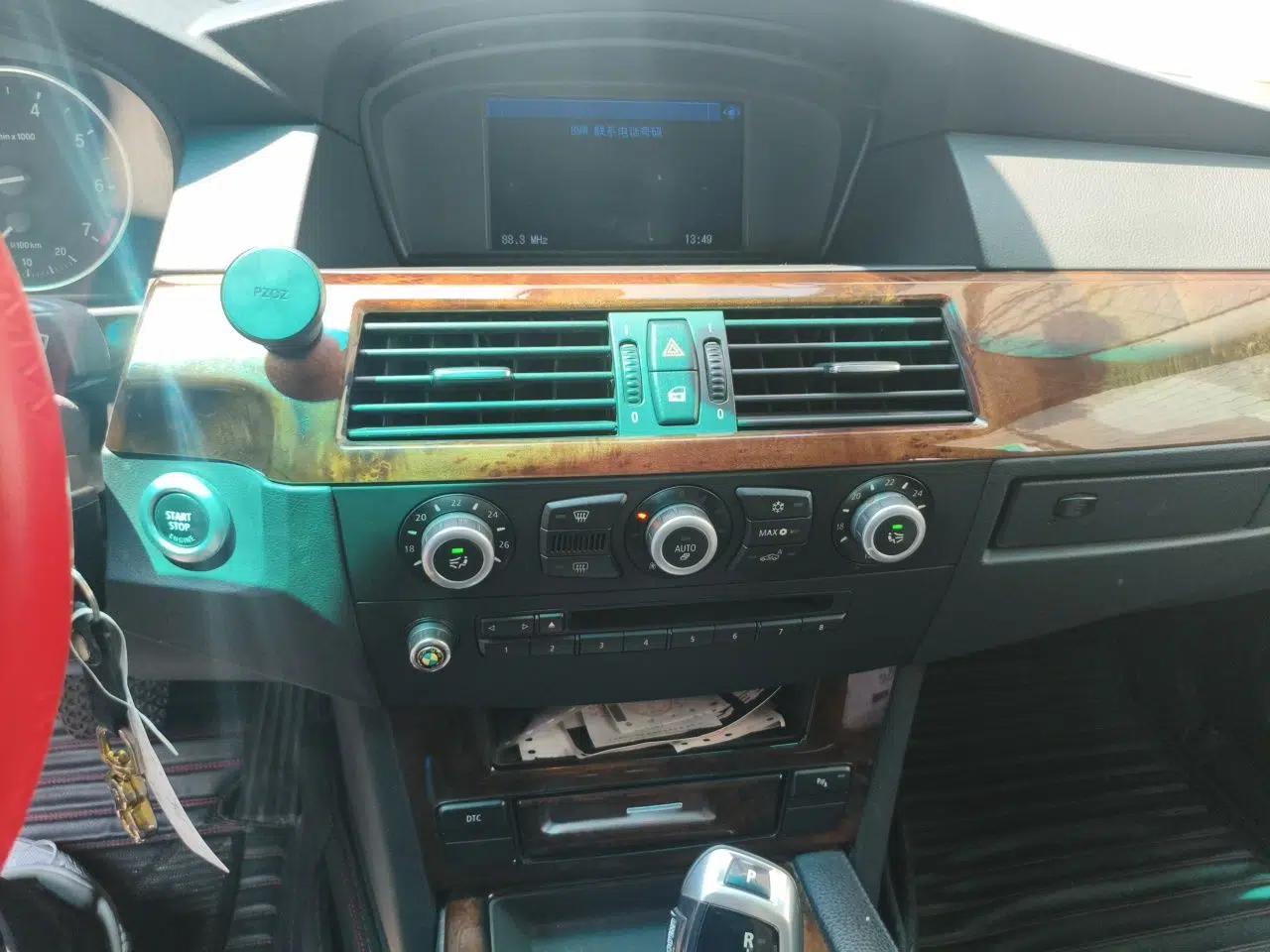 BMW 5 Series 2010 520Li Luxury Model — миниатюра 13