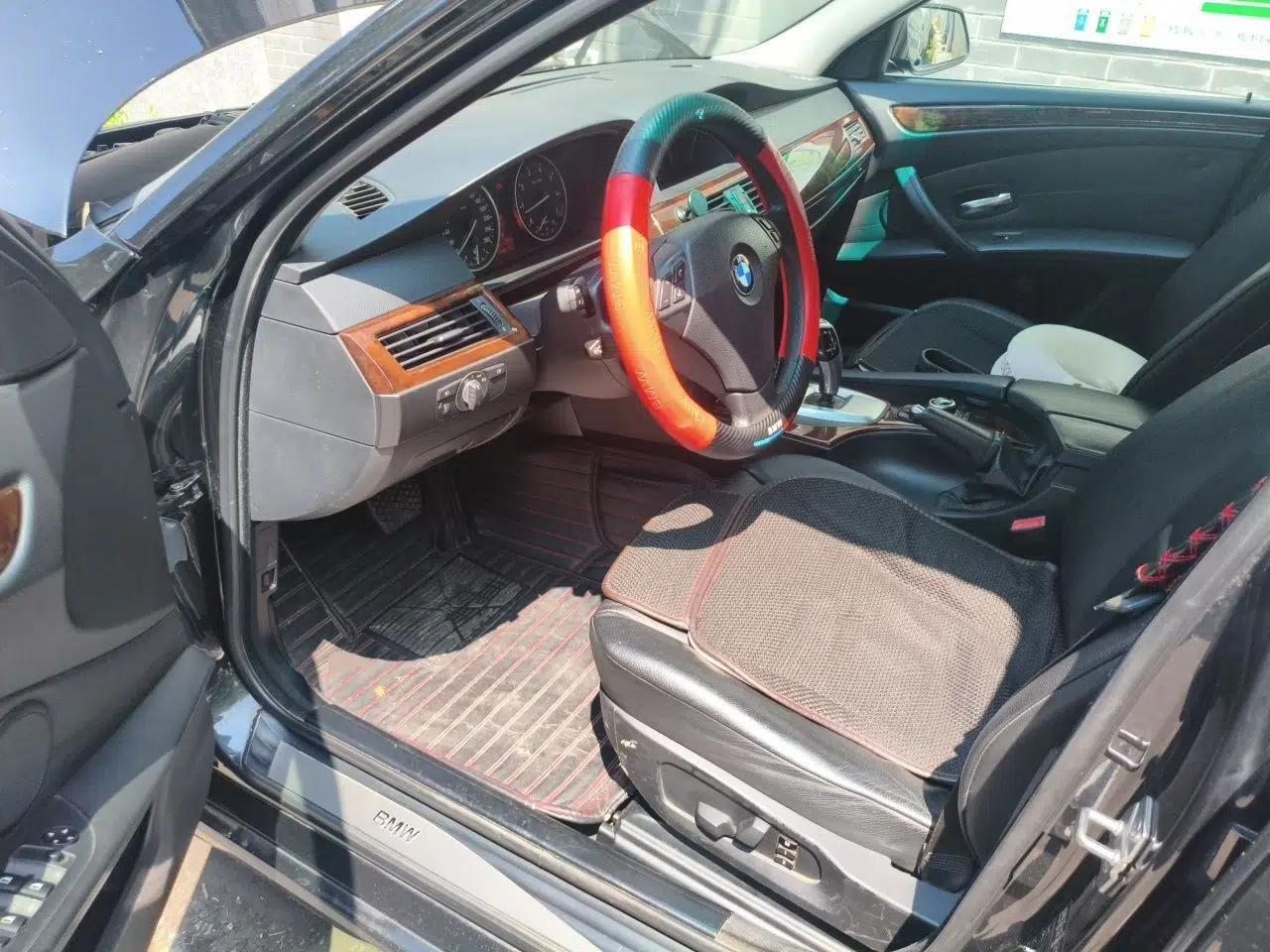 BMW 5 Series 2010 520Li Luxury Model — миниатюра 16