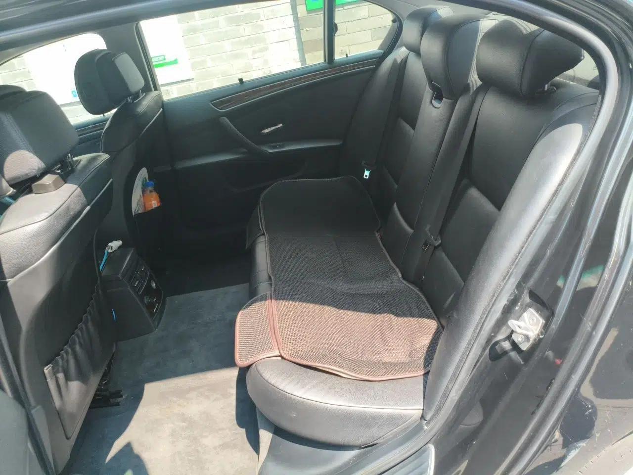 BMW 5 Series 2010 520Li Luxury Model — миниатюра 17