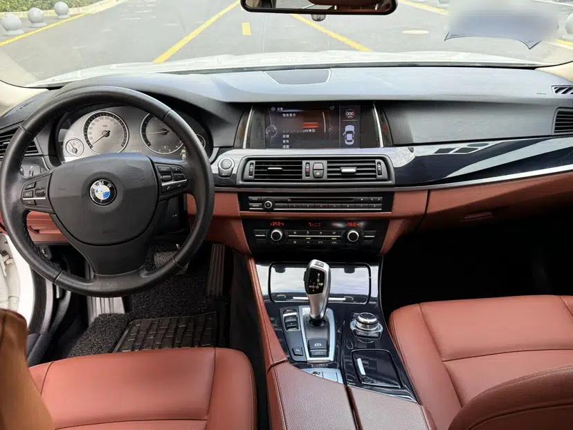 BMW 5 Series 2014 520Li Elegant Model — миниатюра 11