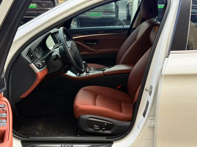 BMW 5 Series 2014 520Li Elegant Model — миниатюра 12