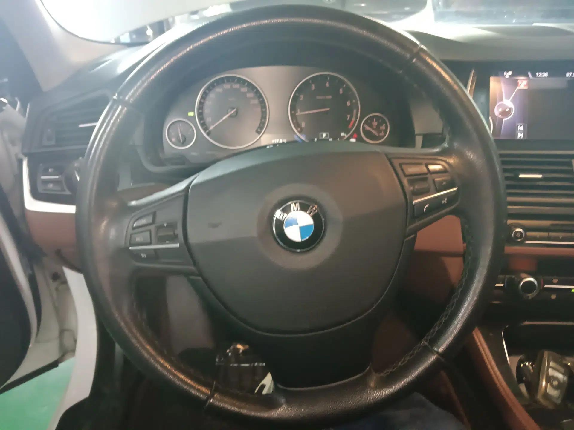 BMW 5 Series 2014 520Li Elegant Model — миниатюра 18