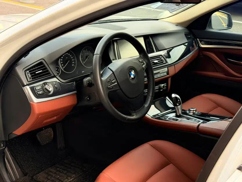 BMW 5 Series 2014 520Li Elegant Model — миниатюра 10