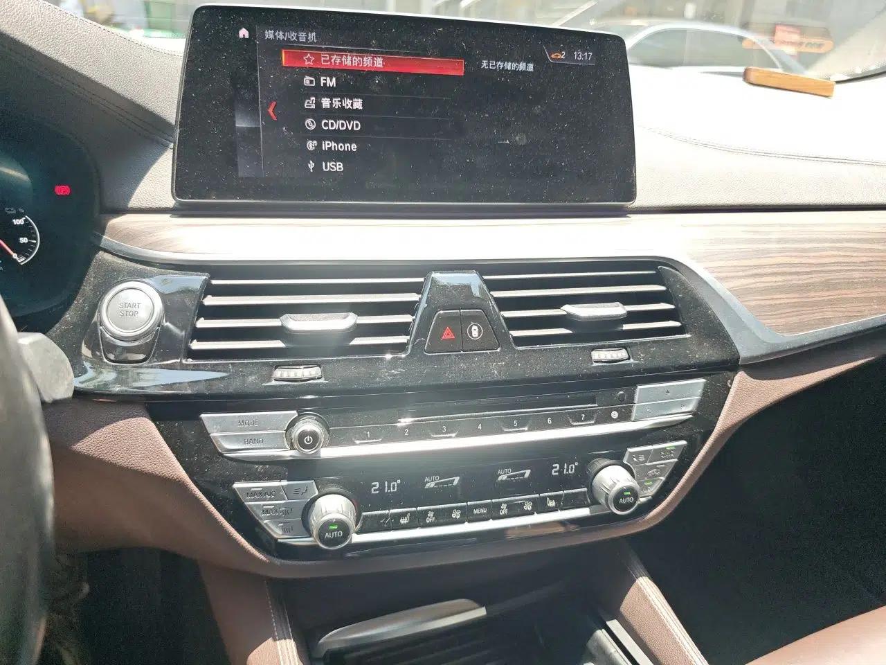 BMW 5 Series New Energy 2019 530Le Luxury Package — миниатюра 13