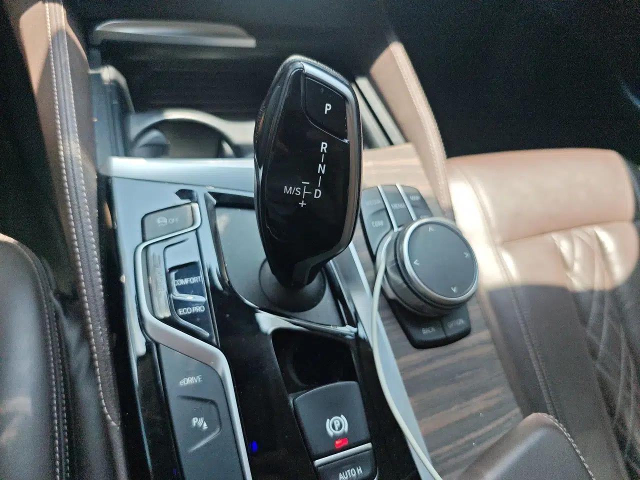BMW 5 Series New Energy 2019 530Le Luxury Package — миниатюра 14