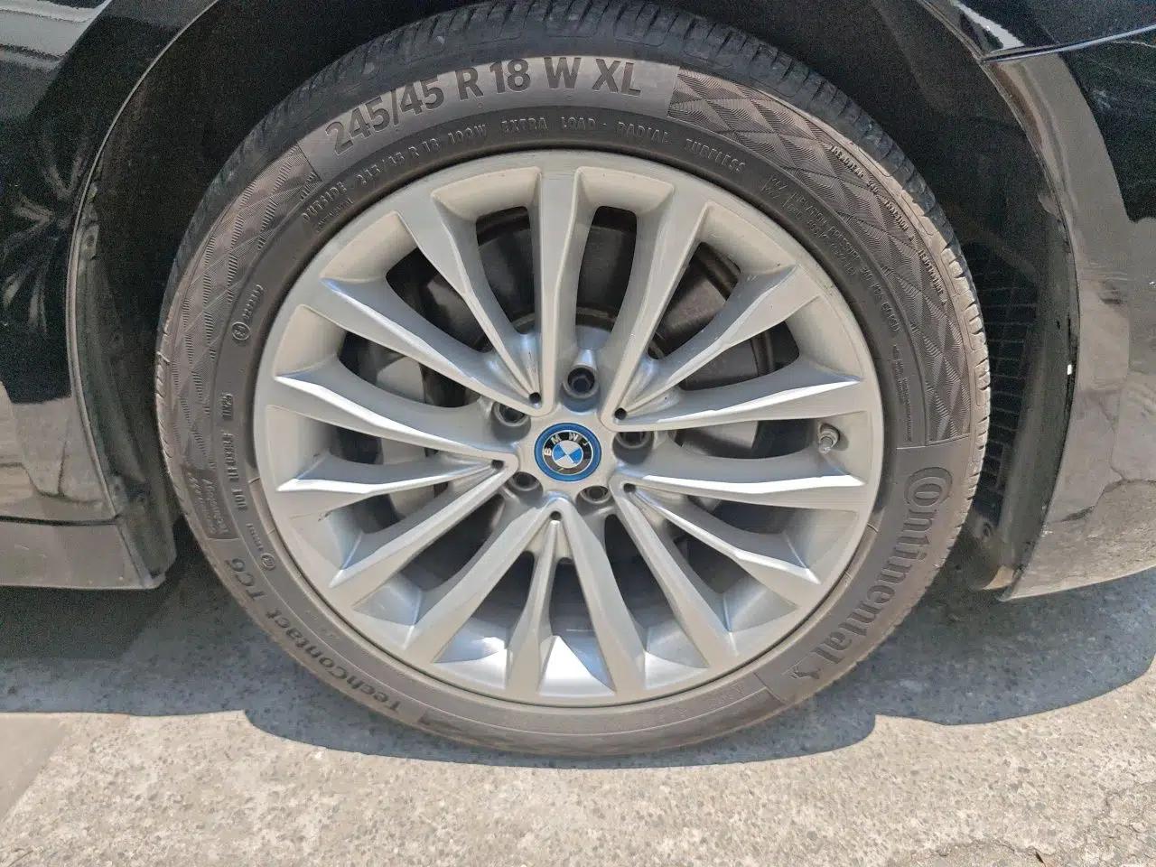 BMW 5 Series New Energy 2019 530Le Luxury Package — миниатюра 8