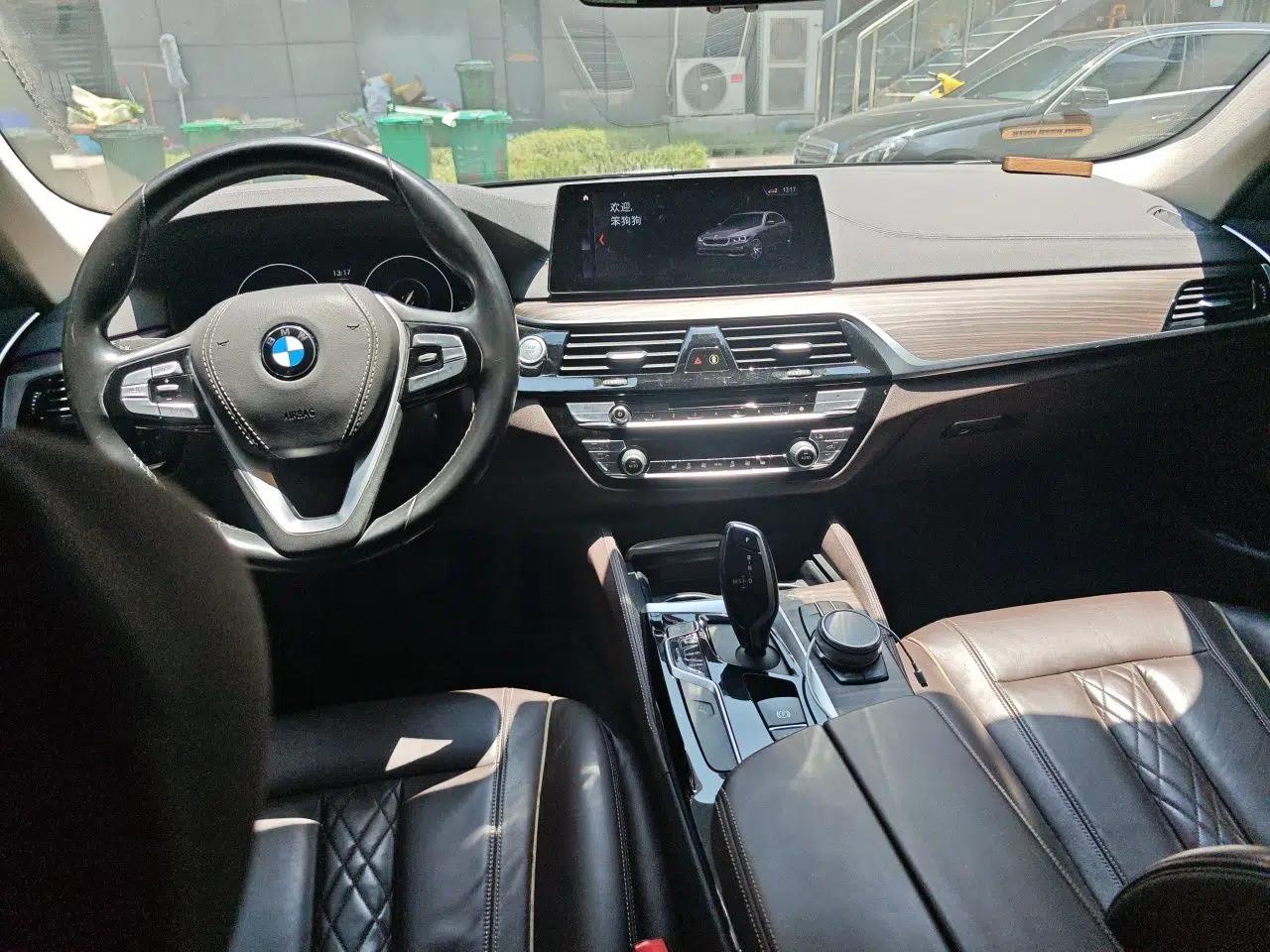 BMW 5 Series New Energy 2019 530Le Luxury Package — миниатюра 9