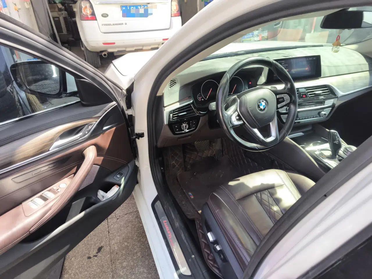 BMW 5 Series 2019 530Li Leading Model Luxury Package — миниатюра 16