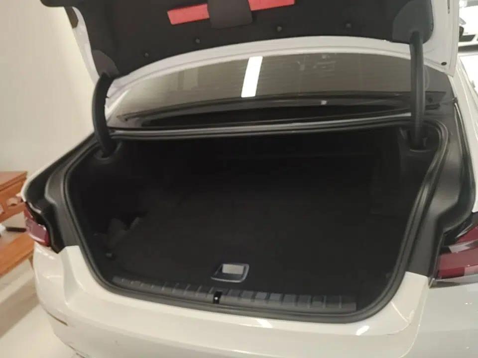 BMW 5 Series New Energy 2021 535Le Luxury Package — миниатюра 22