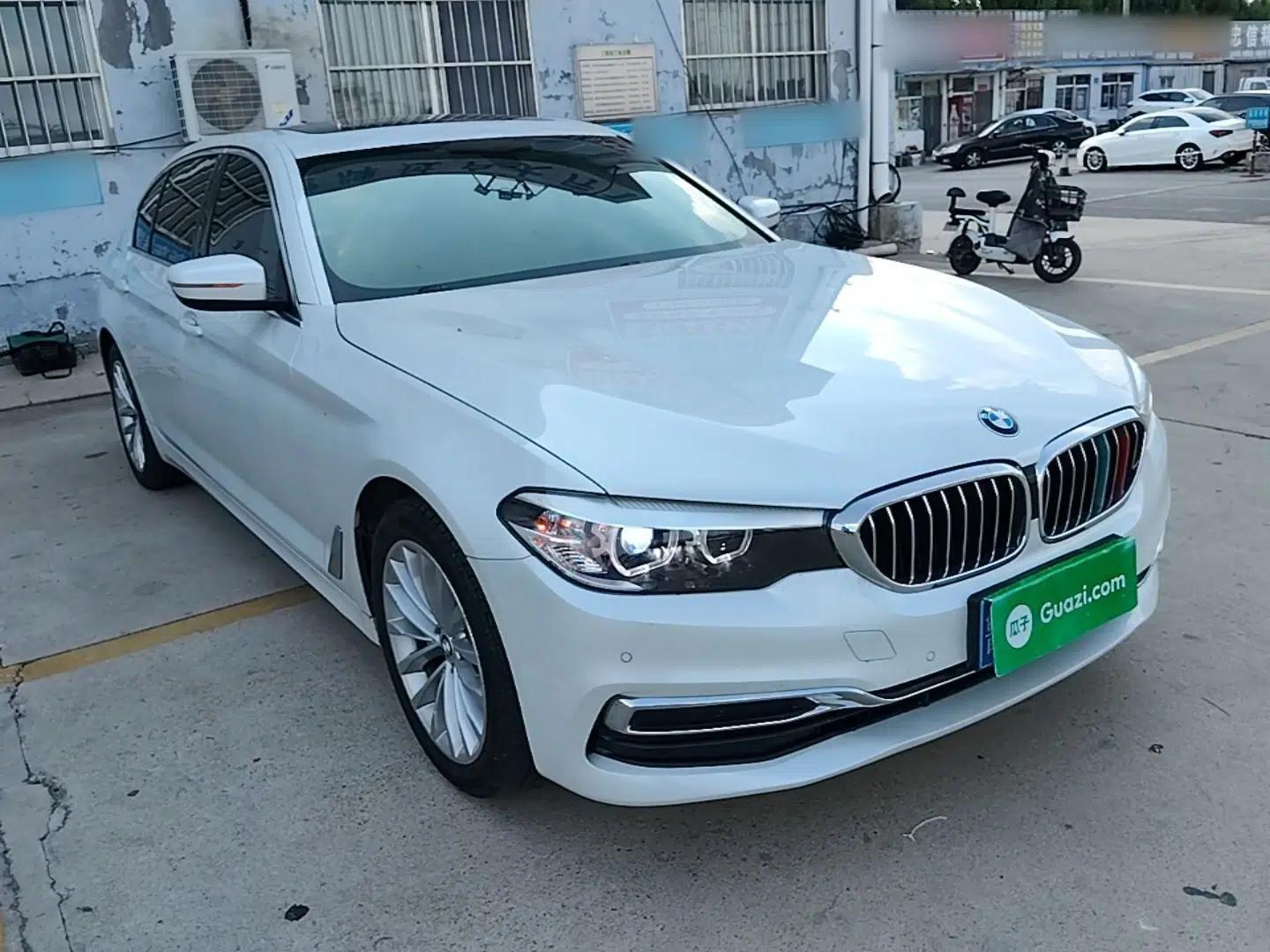 BMW 5 Series 2019 Facelifted 525Li Luxury Package — миниатюра 3