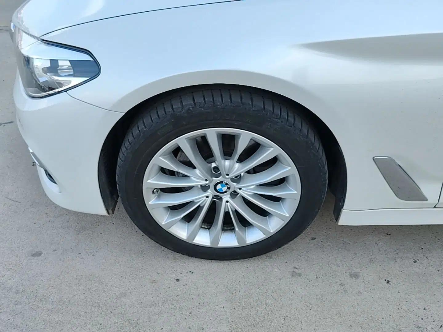BMW 5 Series 2019 Facelifted 525Li Luxury Package — миниатюра 10