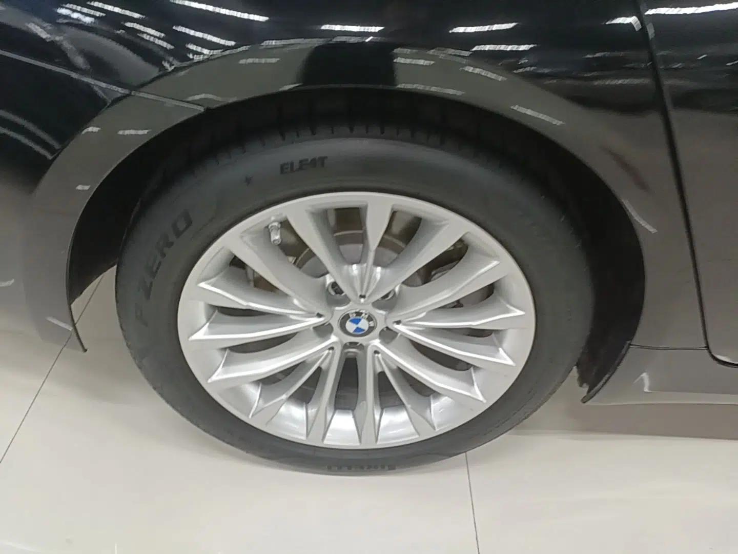 BMW 5 Series New Energy 2019 530Le Luxury Package — миниатюра 11