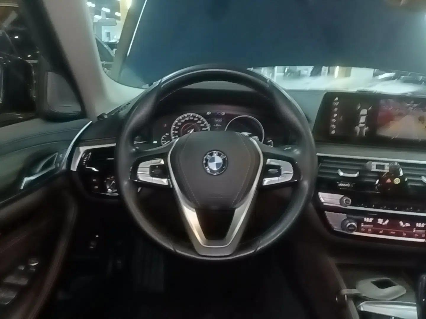 BMW 5 Series New Energy 2019 530Le Luxury Package — миниатюра 13