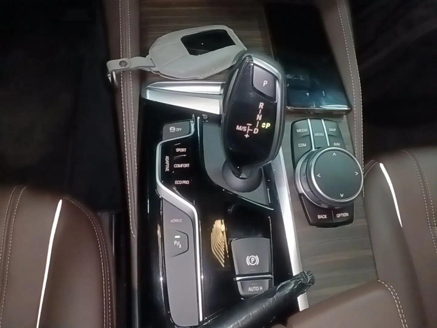 BMW 5 Series New Energy 2019 530Le Luxury Package — миниатюра 16