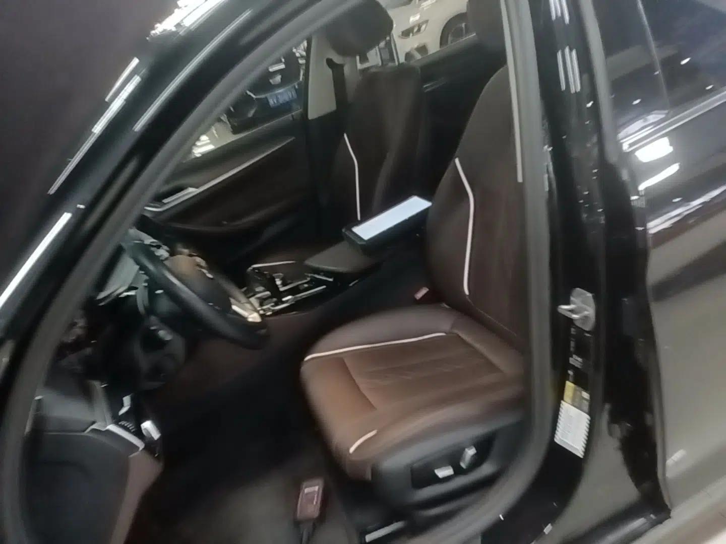BMW 5 Series New Energy 2019 530Le Luxury Package — миниатюра 17
