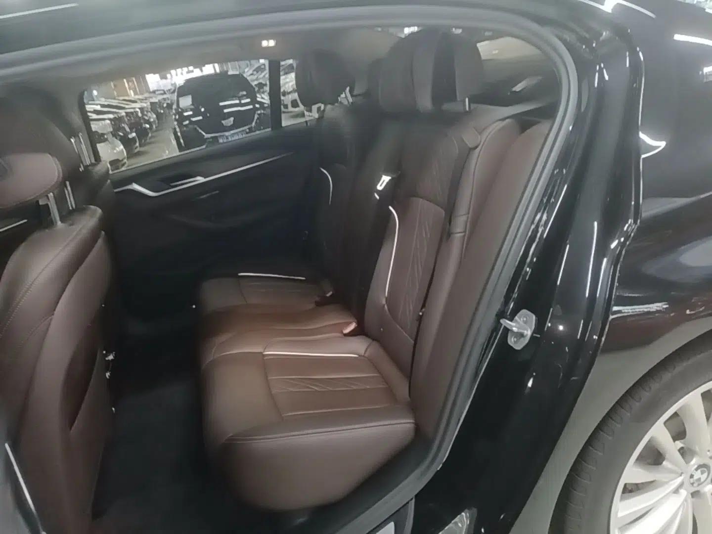 BMW 5 Series New Energy 2019 530Le Luxury Package — миниатюра 20