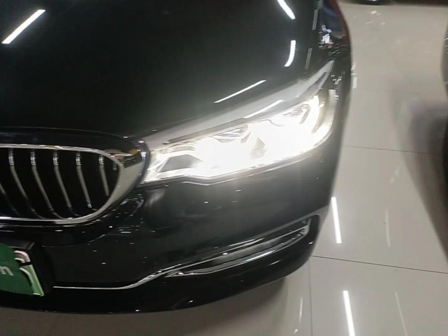 BMW 5 Series New Energy 2019 530Le Luxury Package — миниатюра 8