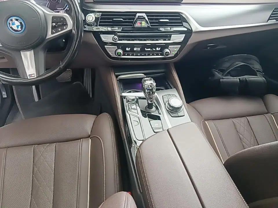 BMW 5 Series New Energy 2022 Second Facelift 535Le Pioneer Edition M Sport Package — миниатюра 16