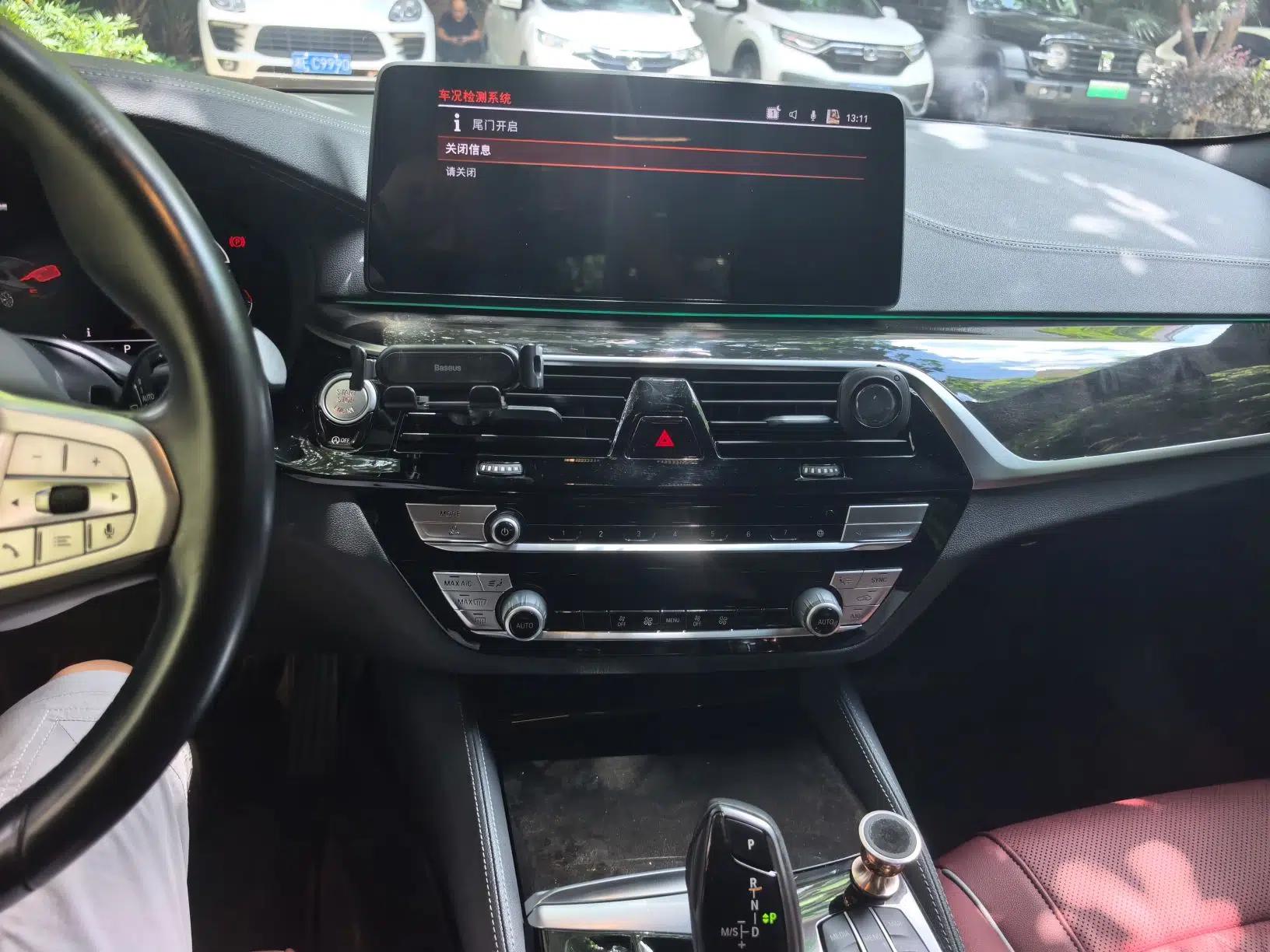 BMW 5 Series 2022 Second Facelift 525Li M Sport Package — миниатюра 13