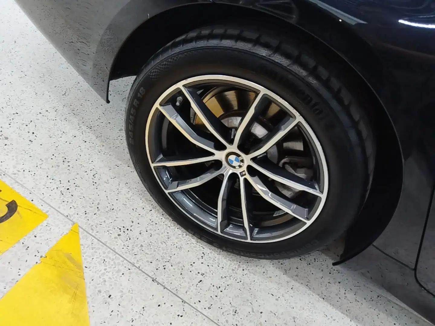 BMW 5 Series 2022 Second Facelift 525Li M Sport Package — миниатюра 11
