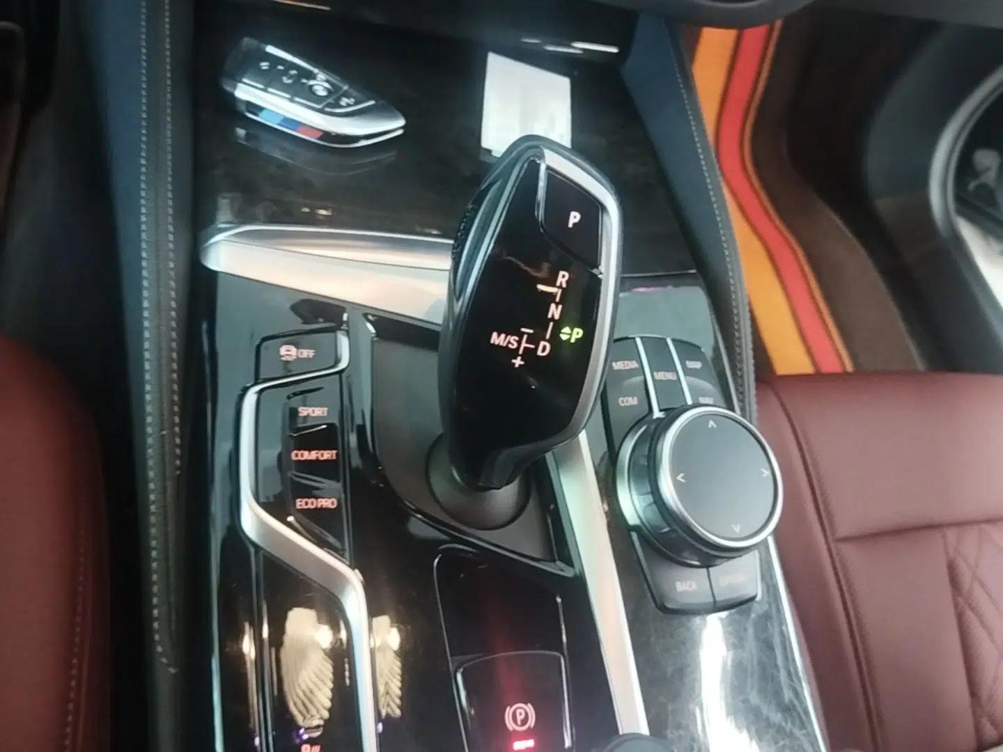BMW 5 Series 2022 Second Facelift 525Li M Sport Package — миниатюра 16