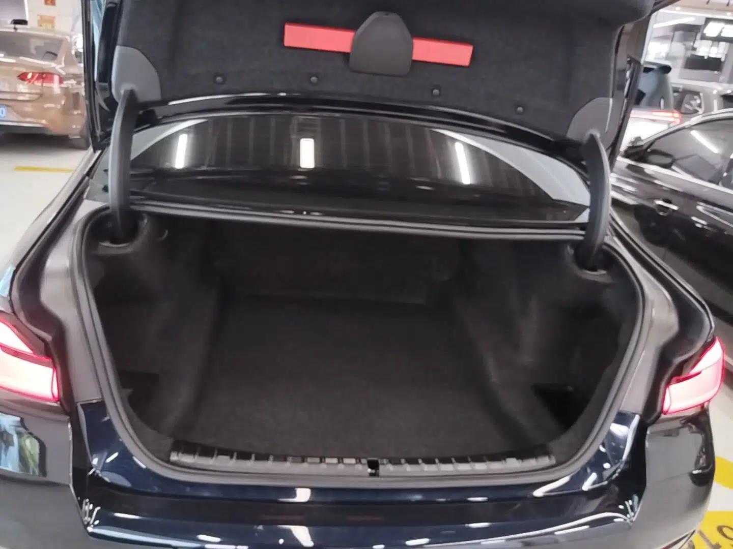 BMW 5 Series 2022 Second Facelift 525Li M Sport Package — миниатюра 22