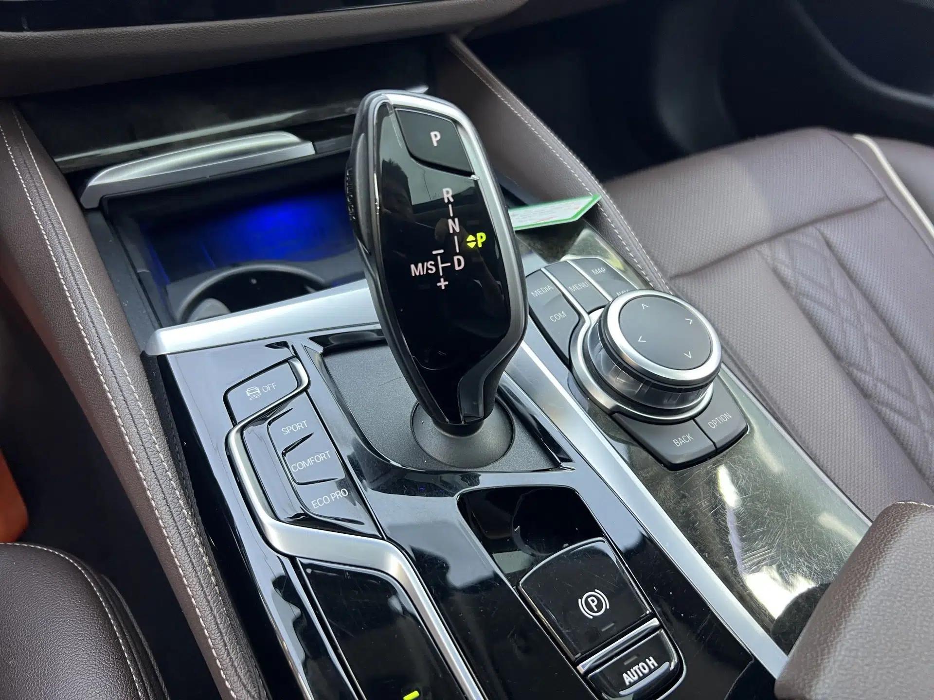 BMW 5 Series 2022 Restyled 525Li Luxury Package — миниатюра 14