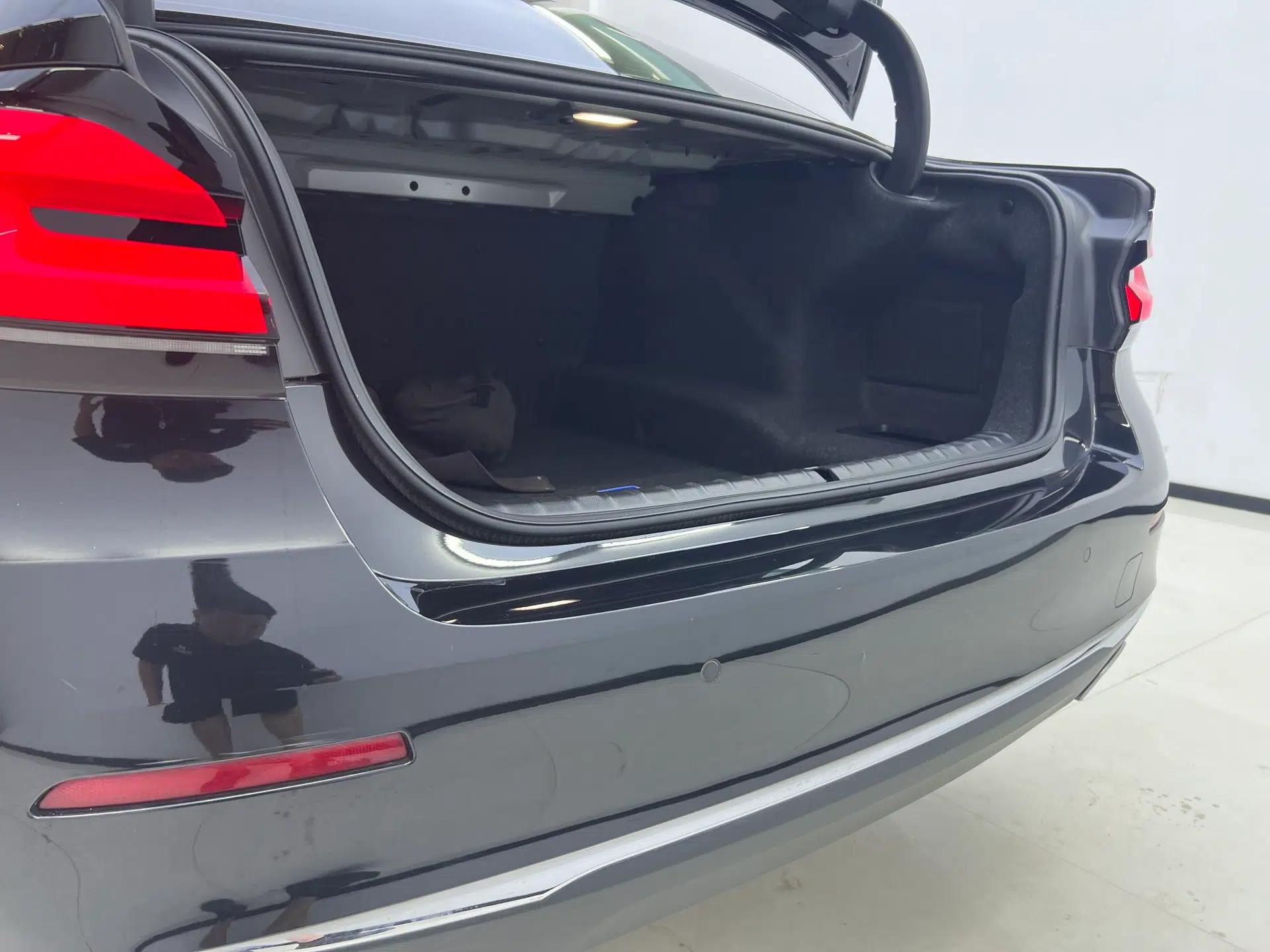 BMW 5 Series 2022 Restyled 525Li Luxury Package — миниатюра 18