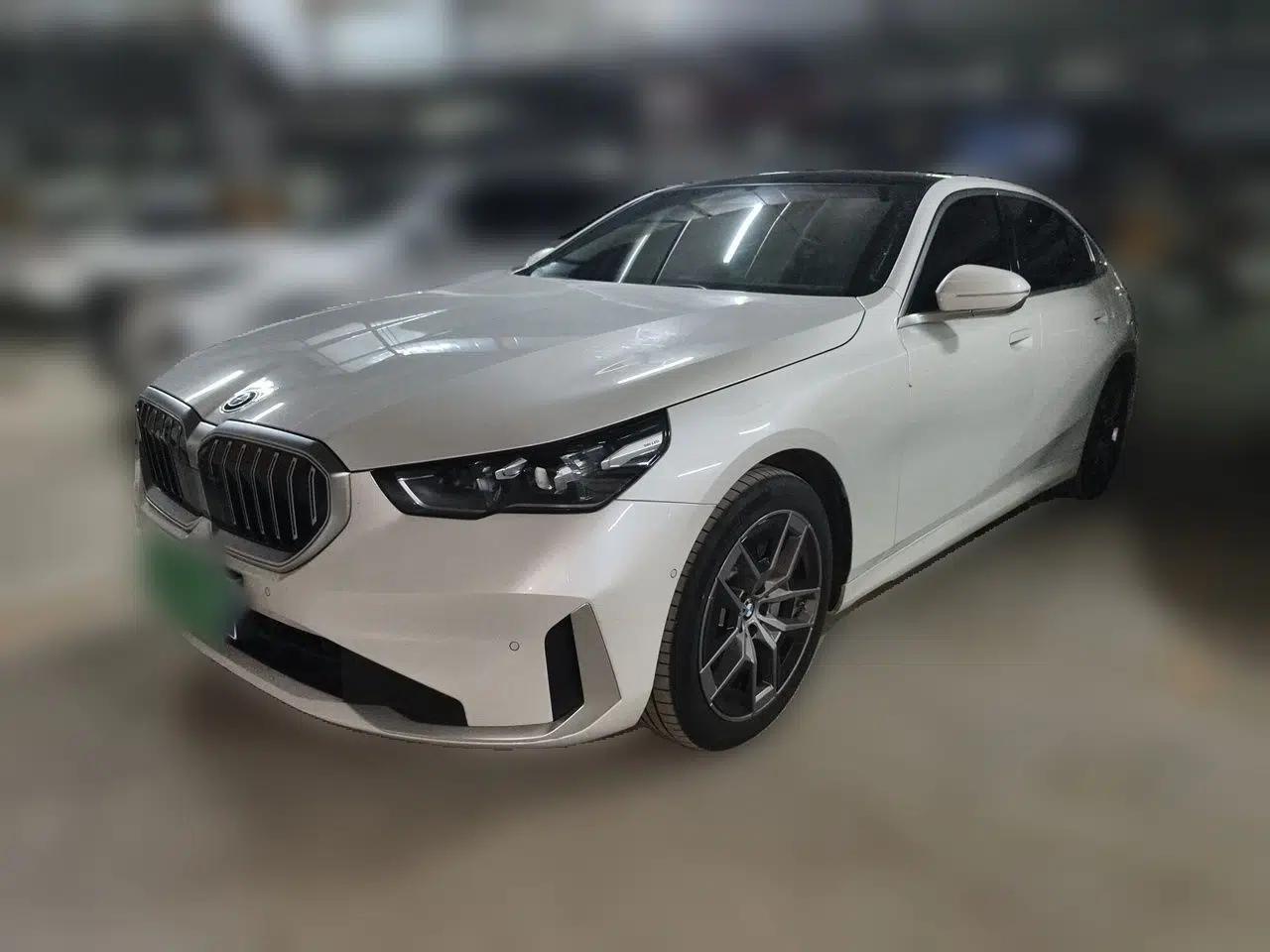 BMW 5 Series 2024 530Li Leading Luxury Package — миниатюра 1
