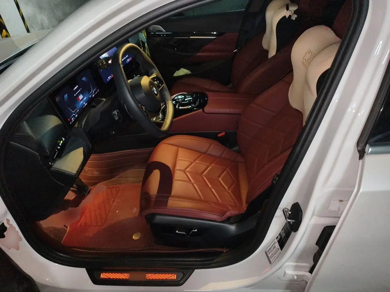 BMW 5 Series 2024 530Li Leading Luxury Package — миниатюра 15