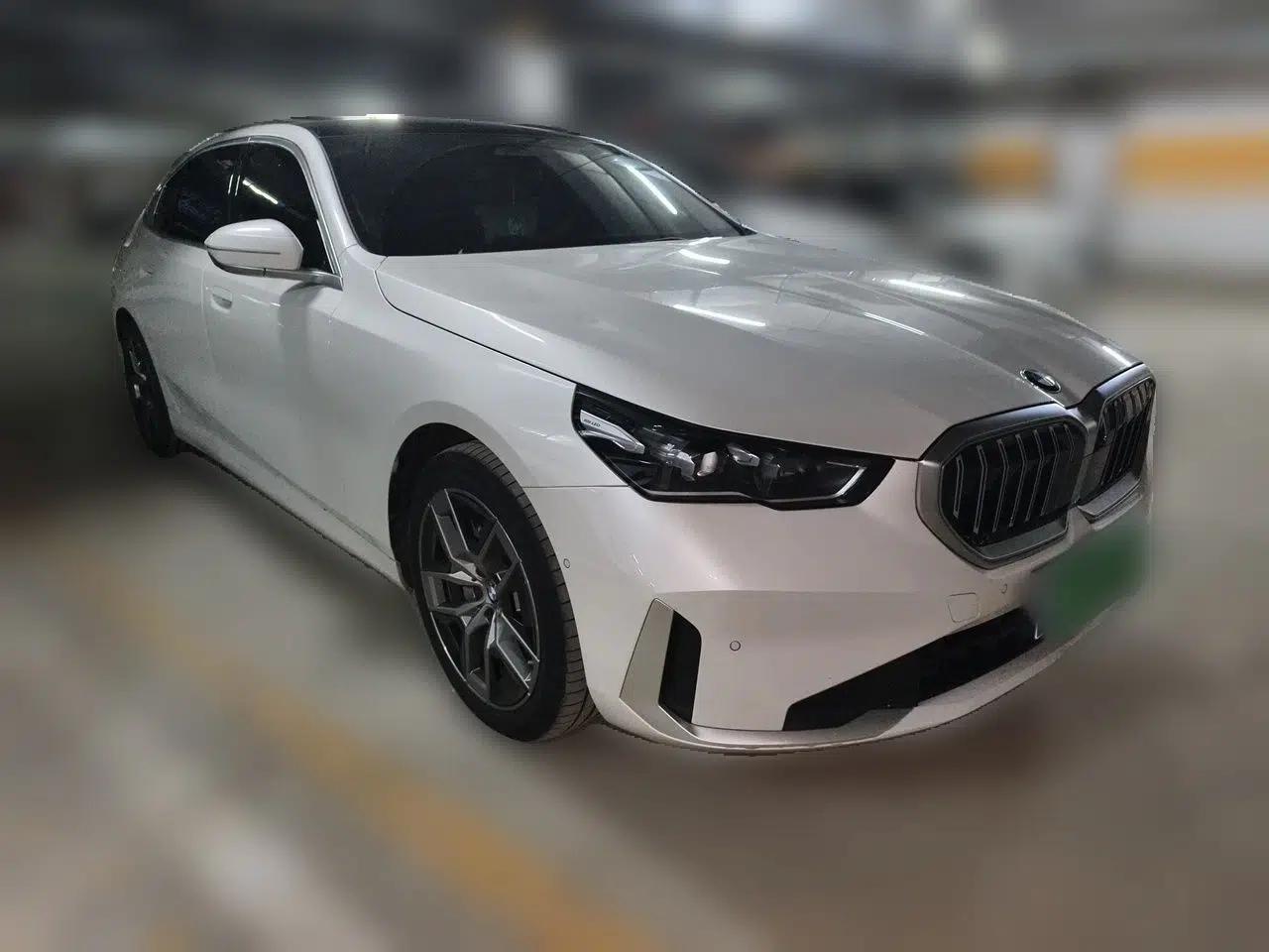 BMW 5 Series 2024 530Li Leading Luxury Package — миниатюра 3