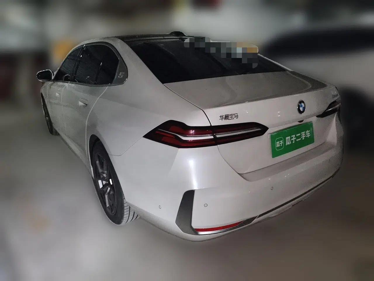 BMW 5 Series 2024 530Li Leading Luxury Package — миниатюра 4