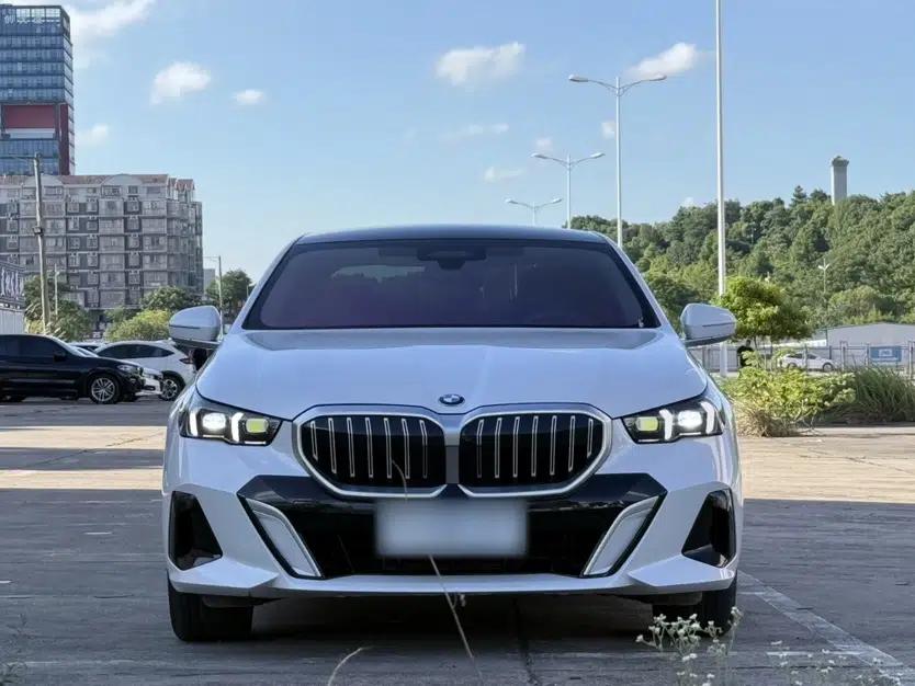 BMW 5 Series 2025 530Li Luxury Edition M Sport Package — миниатюра 2