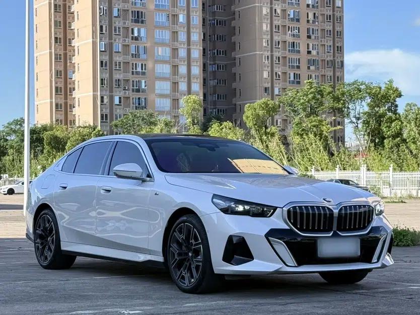 BMW 5 Series 2025 530Li Luxury Edition M Sport Package — миниатюра 4