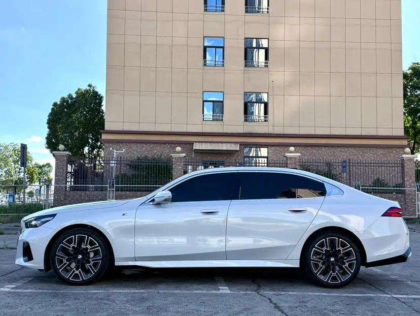 BMW 5 Series 2025 530Li Luxury Edition M Sport Package — миниатюра 5