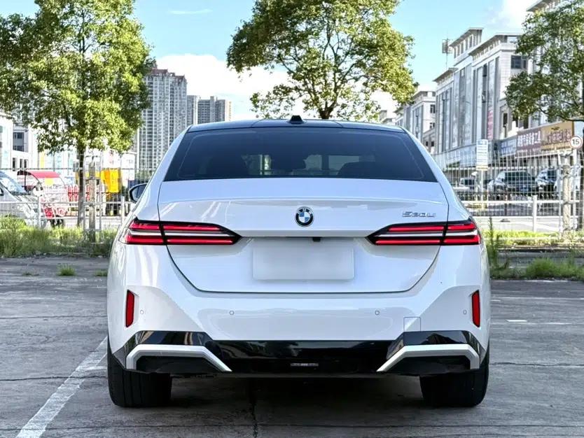 BMW 5 Series 2025 530Li Luxury Edition M Sport Package — миниатюра 7