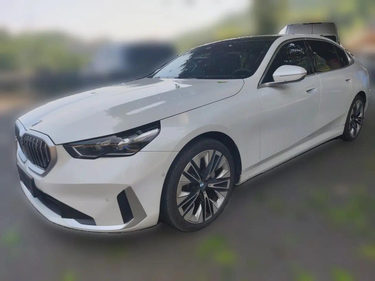 BMW 5 Series 2024 530Li Luxury Package Premium Edition — миниатюра 1