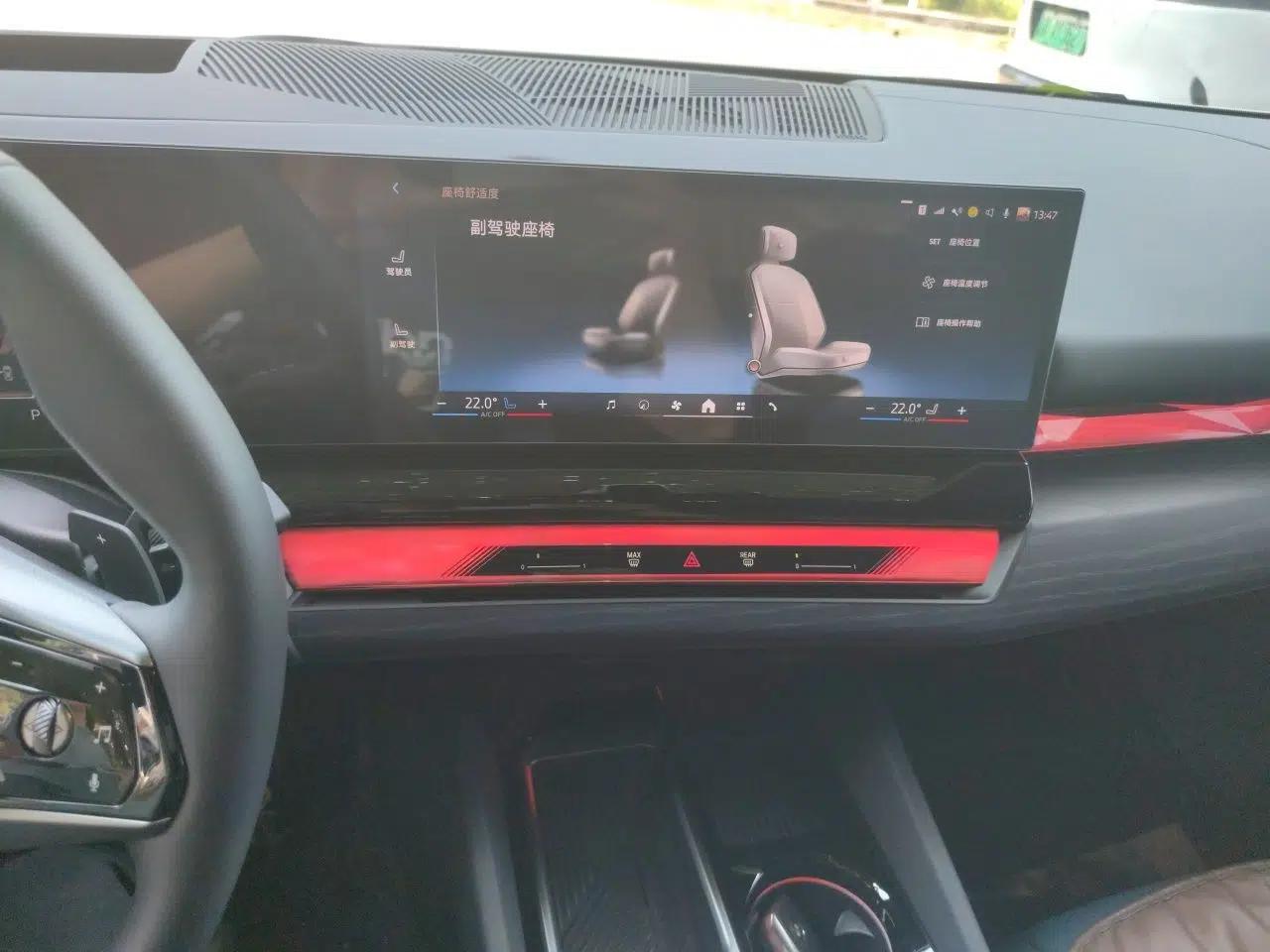BMW 5 Series 2024 530Li Luxury Package Premium Edition — миниатюра 13