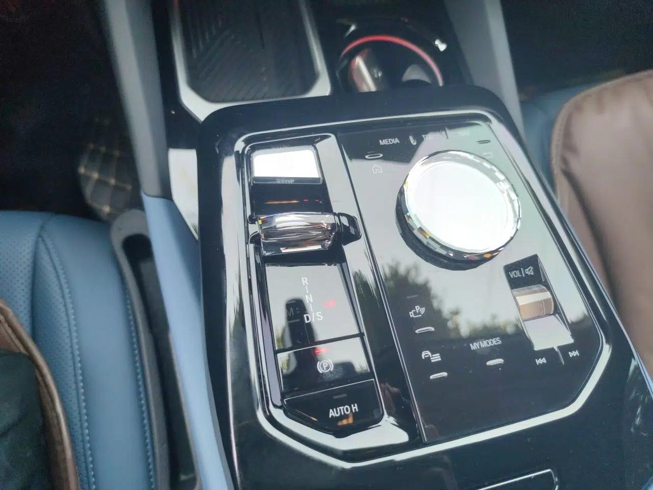BMW 5 Series 2024 530Li Luxury Package Premium Edition — миниатюра 14
