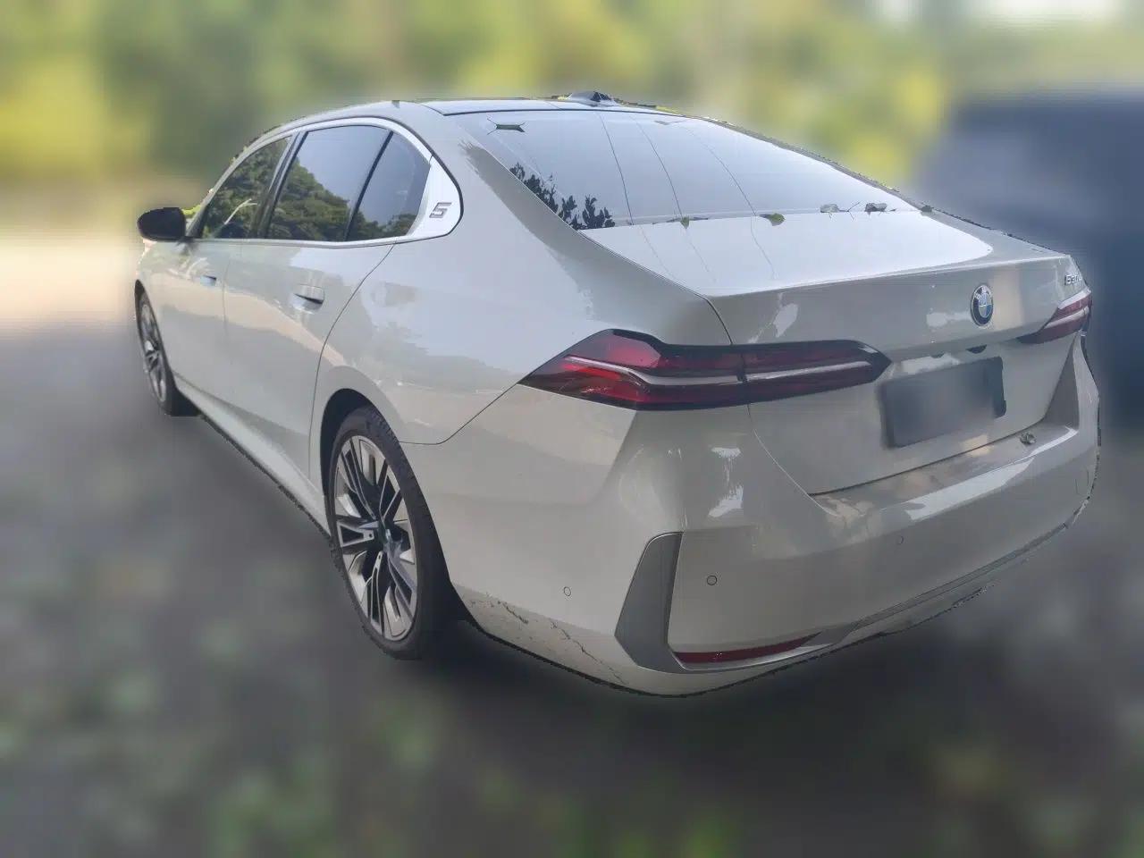 BMW 5 Series 2024 530Li Luxury Package Premium Edition — миниатюра 4